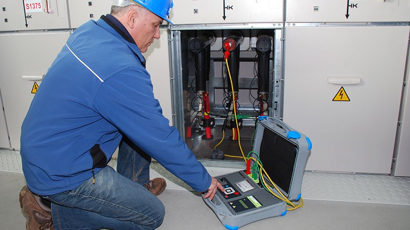 High voltage insulation testers